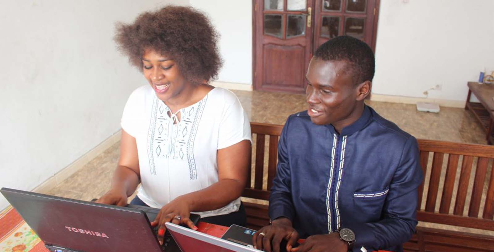 Writing to Ashinaga San – Ashinaga Senegal students thanking donors for providing computers