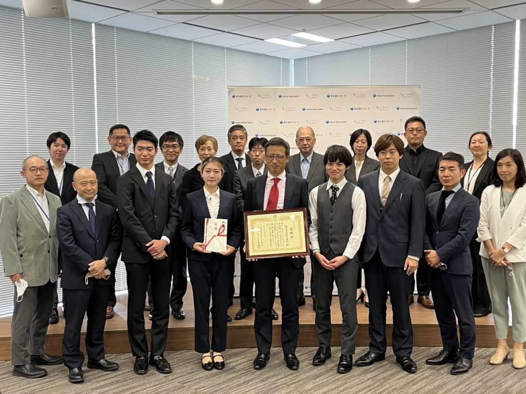 贈呈式】新生銀行グループ様、ご寄付の贈呈式｜あしなが育英会