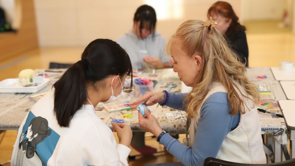 津波遺児家庭をアートで10年間応援｜金沢美術工芸大学コラボワークショップが最終回