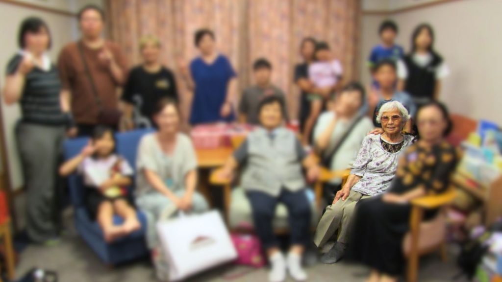 好子さん95歳の誕生日をみんなで祝った