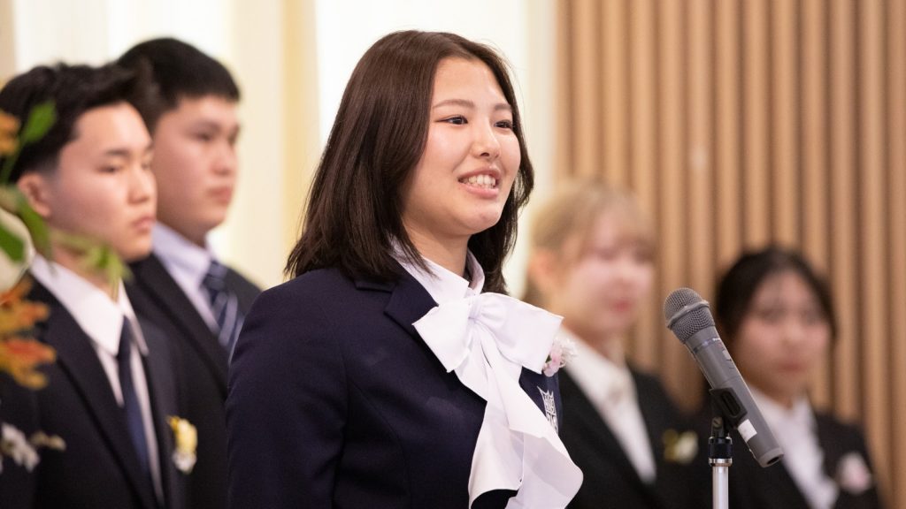 抱負を語る新入塾生