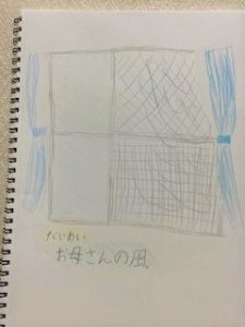 窓から亡くなったお母さんの風が差し込む絵