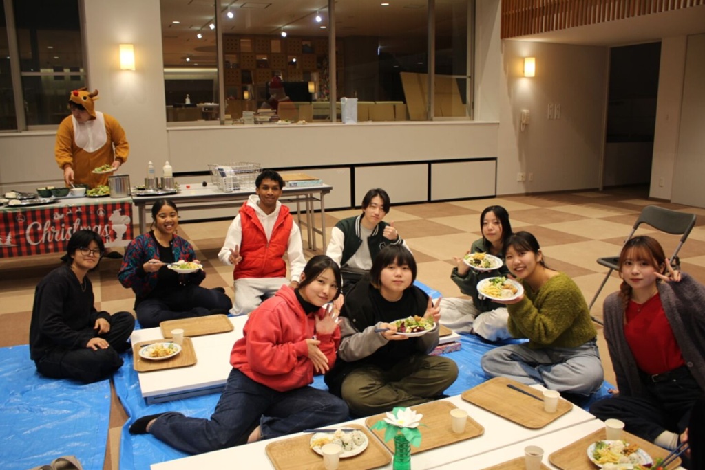 学生寮「心塾」で暮らす奨学生たちとのクリスマス交流会