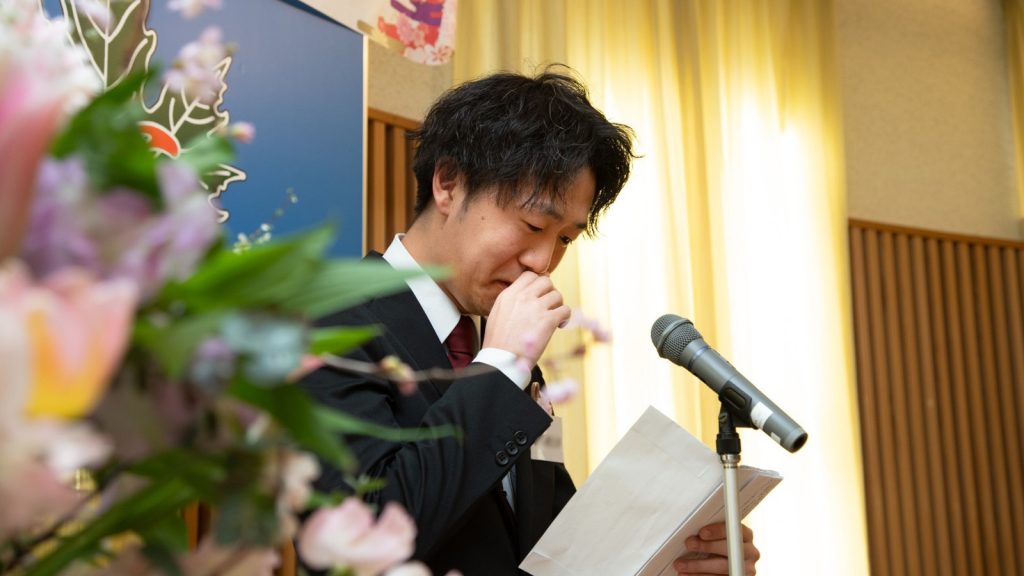 答辞を述べる宮本さん