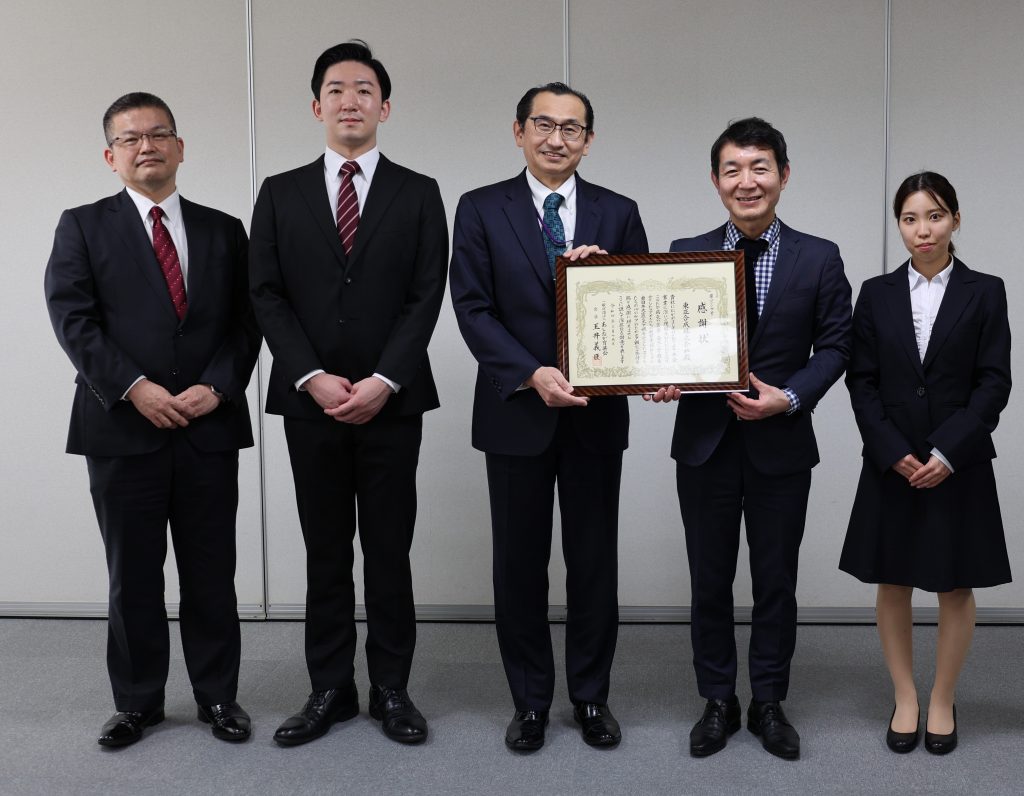 【贈呈式】東亞合成株式会社様よりご寄付、本会奨学生も参加